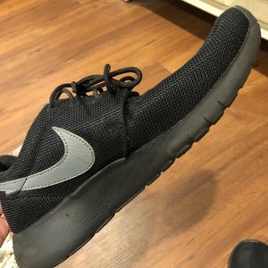 Nike black roshe sneakers